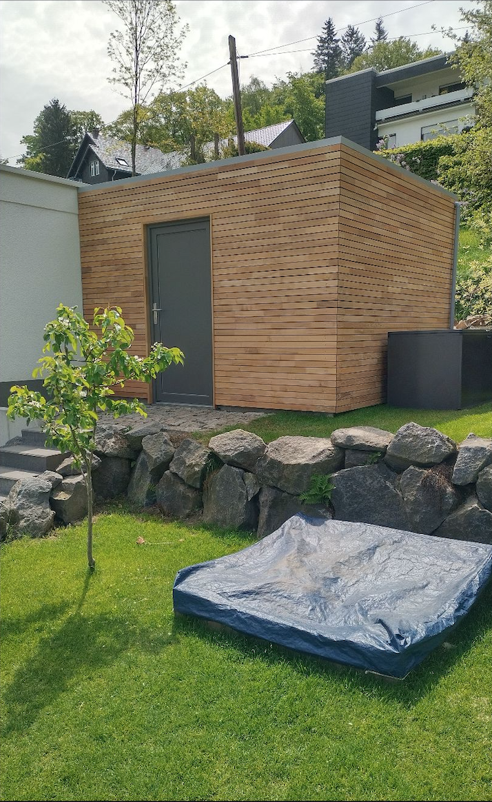 Bardage vertical en acacia